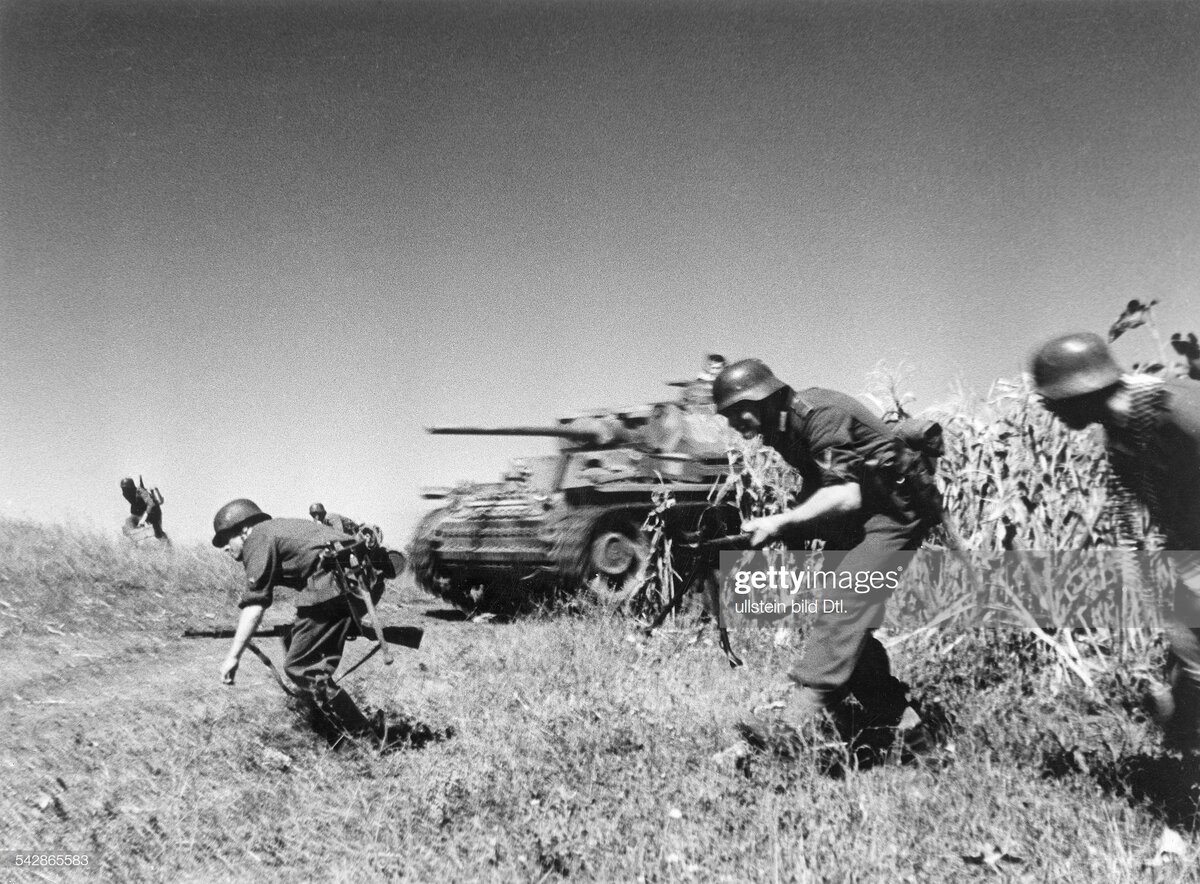 eastern-front-soviet-union-war-theater-ag-a-1-armoured-army-23-div-picture-id542865583.jpg
