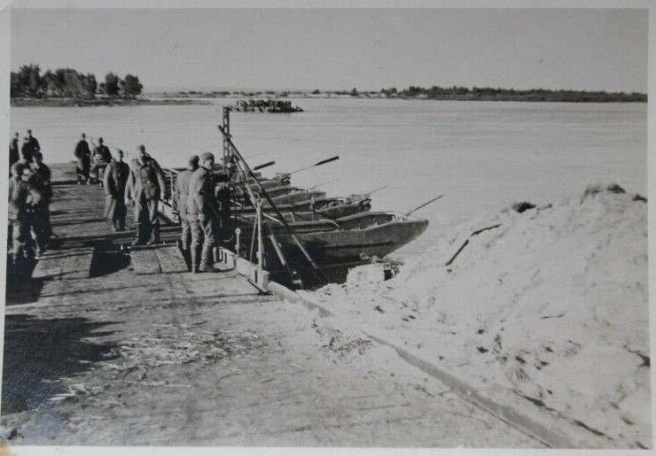 00F WW2 WK2 Wehrmacht Russland Wolga-Übergang Soldat Fähre Schnee s-l1600 (2).jpg