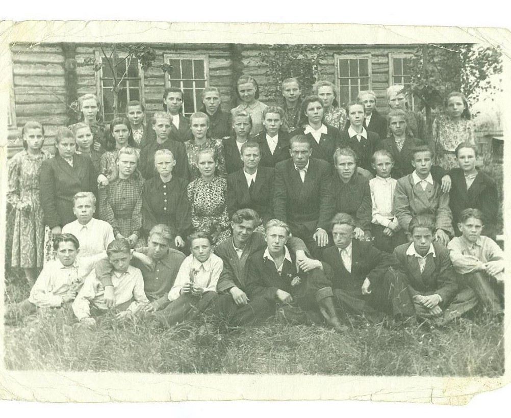 Глотовская школа 1953 г.jpg