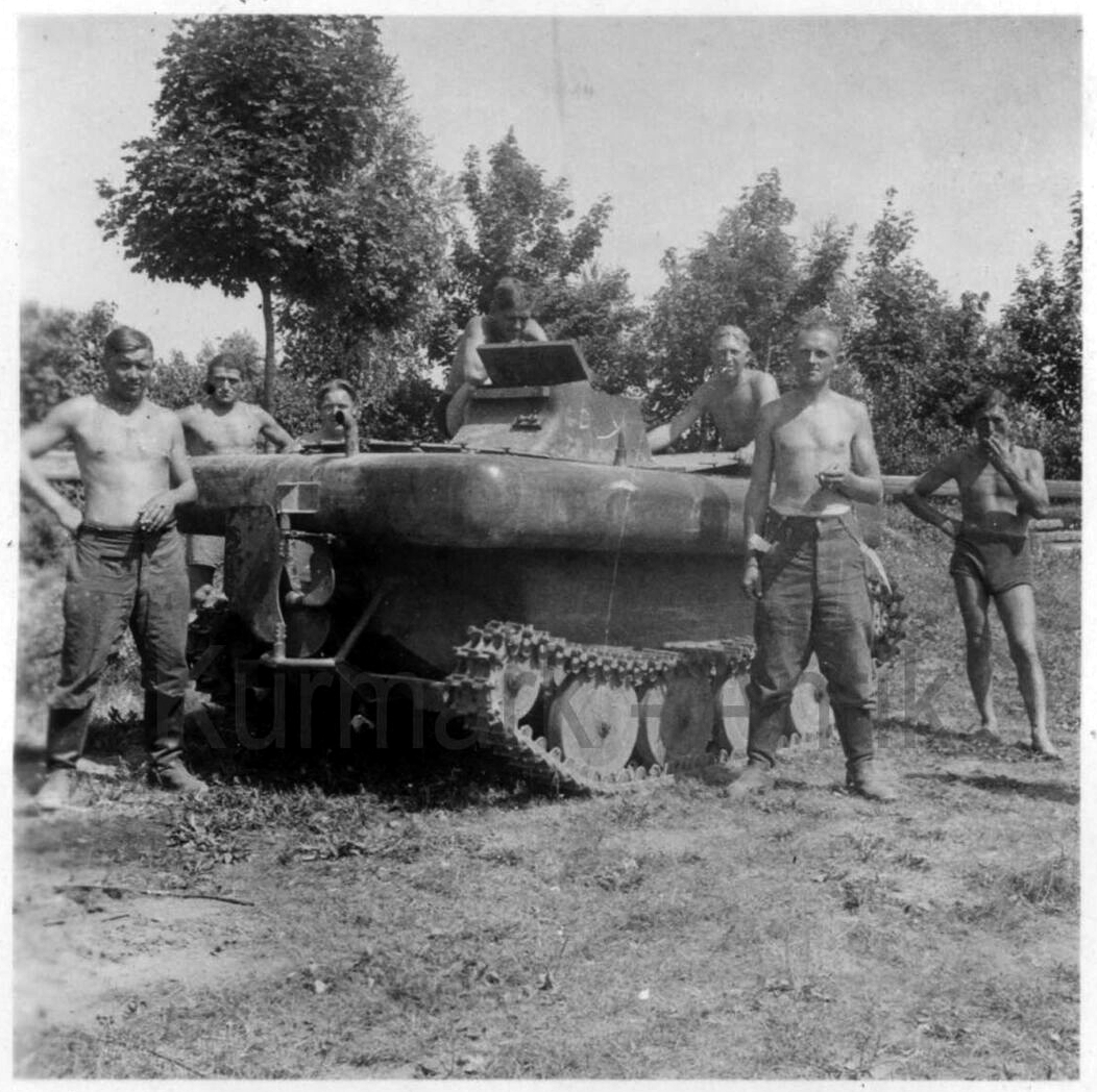 MD850 Foto Wehrmacht Beute Panzer Russland Schwimmpanzer ponton Prototyp TOP.jpg