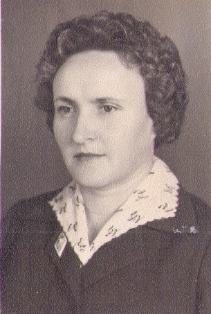 фото М.И. со значком.jpeg