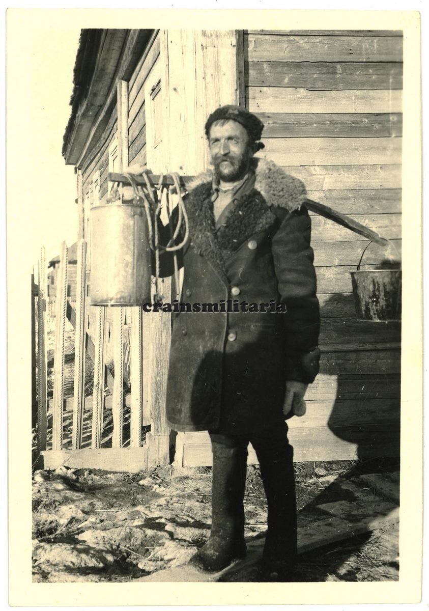 Bevölkerung in ISTRATOVO b. Rshew Wolga Oblast Twer 552.jpg
