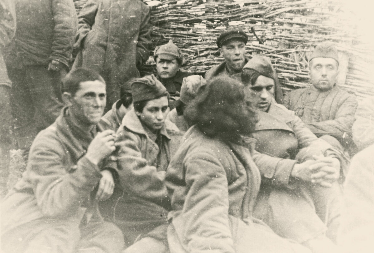 Original WK2 Foto I. IR 70 Russland DUBNO Ukraine 1941 russ. Flintenweiber #13.JPG