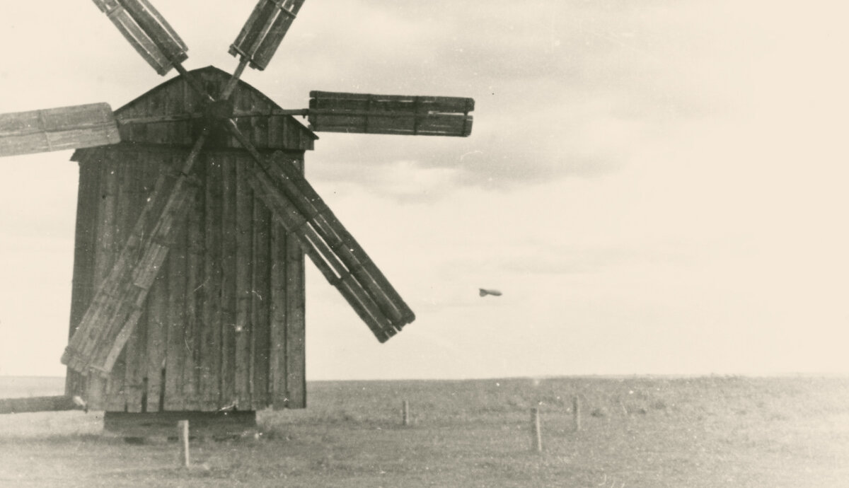 Original WK2 Foto I. IR 70 Russland DUBNO Ukraine Windmühle Fesselballon #5.JPG