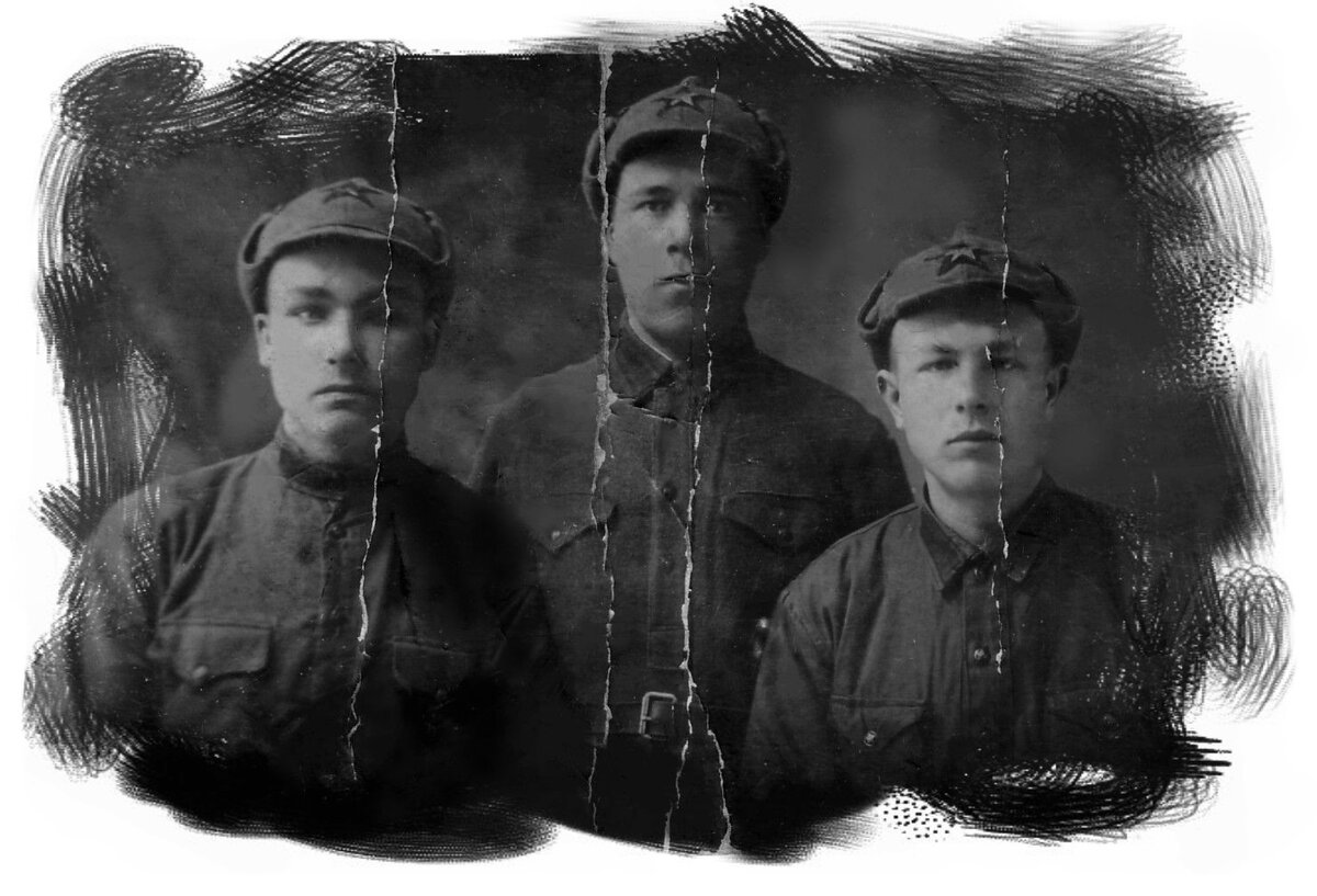 Иван Алексеевич - до 1941 (слева).jpg