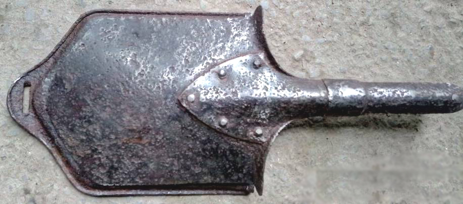 Лопата на чехле.jpg