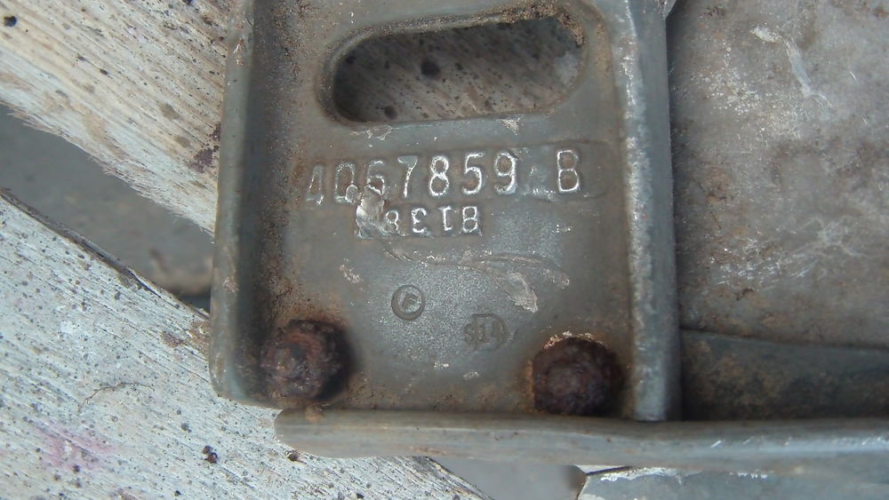 5020482128_2.jpg