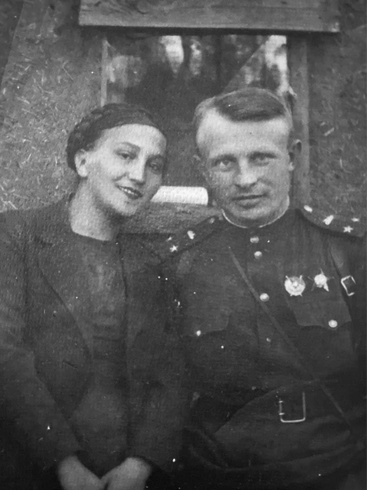 Супруга и боевая подруга ленина. Жены военачальников. Комбриг 1931 с девушкой.
