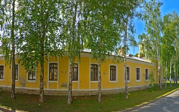 Гауптвахта Гусарского полка угол улиц Парковой и Огородней.jpg