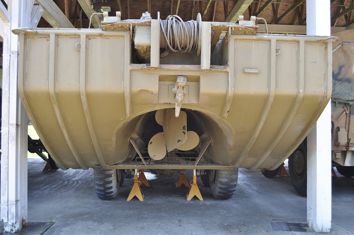 1280px-FLMM_-_DUKW_353_aft.jpg