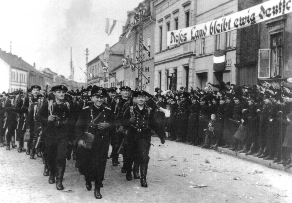 1939_german_sailors_memel.jpg