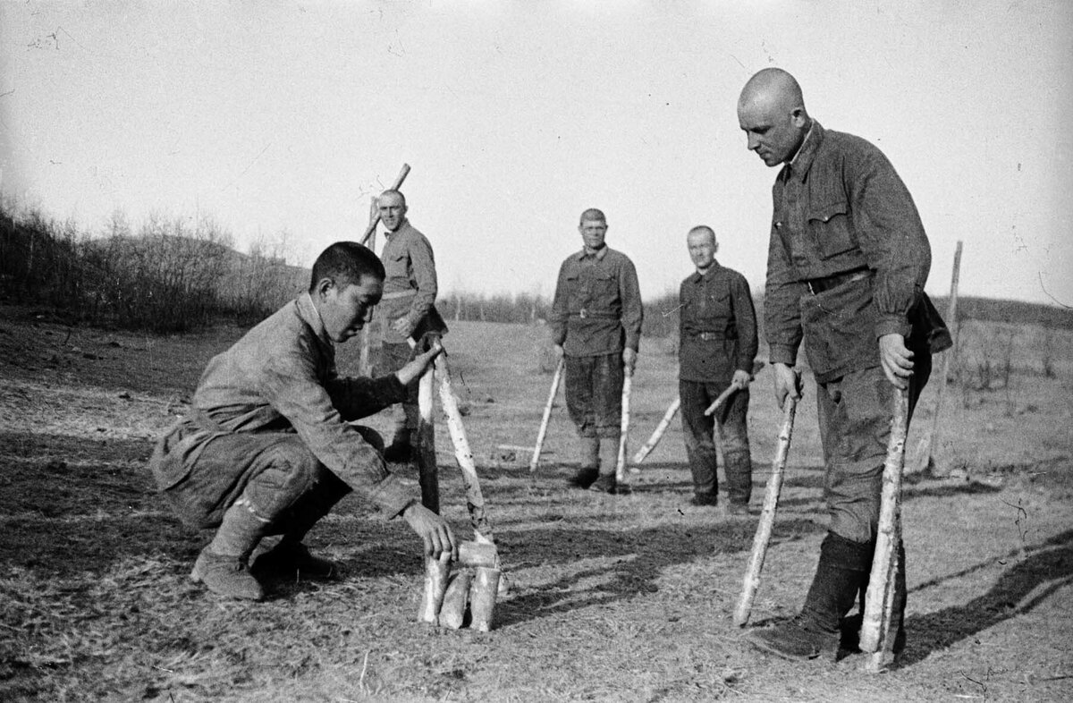 sowjetische-soldaten-beim-gorodki-spiel-23-april-1943-78385.jpg