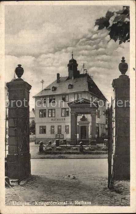 Usingen-Kriegerdenkmal-und-Rathaus-Kat-Usingen.jpg