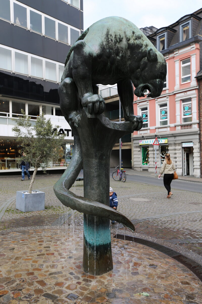 Bahkauv,_eine_Brunnrnkreatur_in_Aachen.jpg