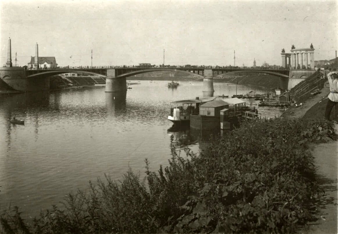 4yjhl33cxx40u7138r.jpg