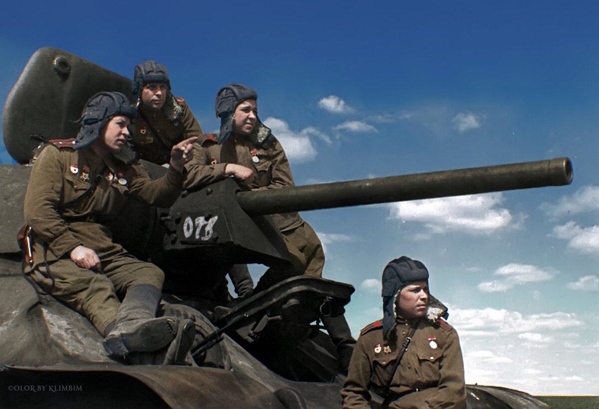 1645988623_7-kartinkin-net-p-tankisti-kartinki-8.jpg