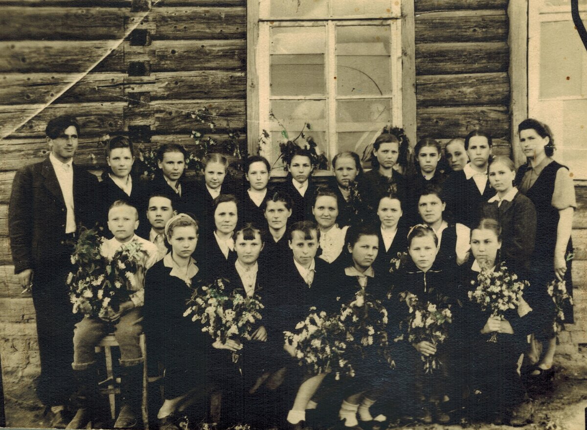 Выпуск 7 класс Хохлово 1947 г..jpg