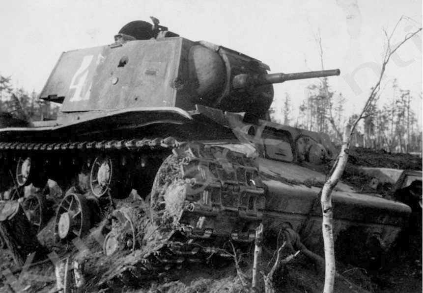 КВ-8_подбитый.JPG