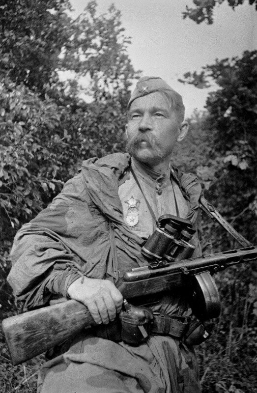 sov_gvardeets_s_ppsh_1943_sfrid.6cnwoizlf1k4oo84c00404wc4.ejcuplo1l0oo0sk8c40s8osc4.th.jpg