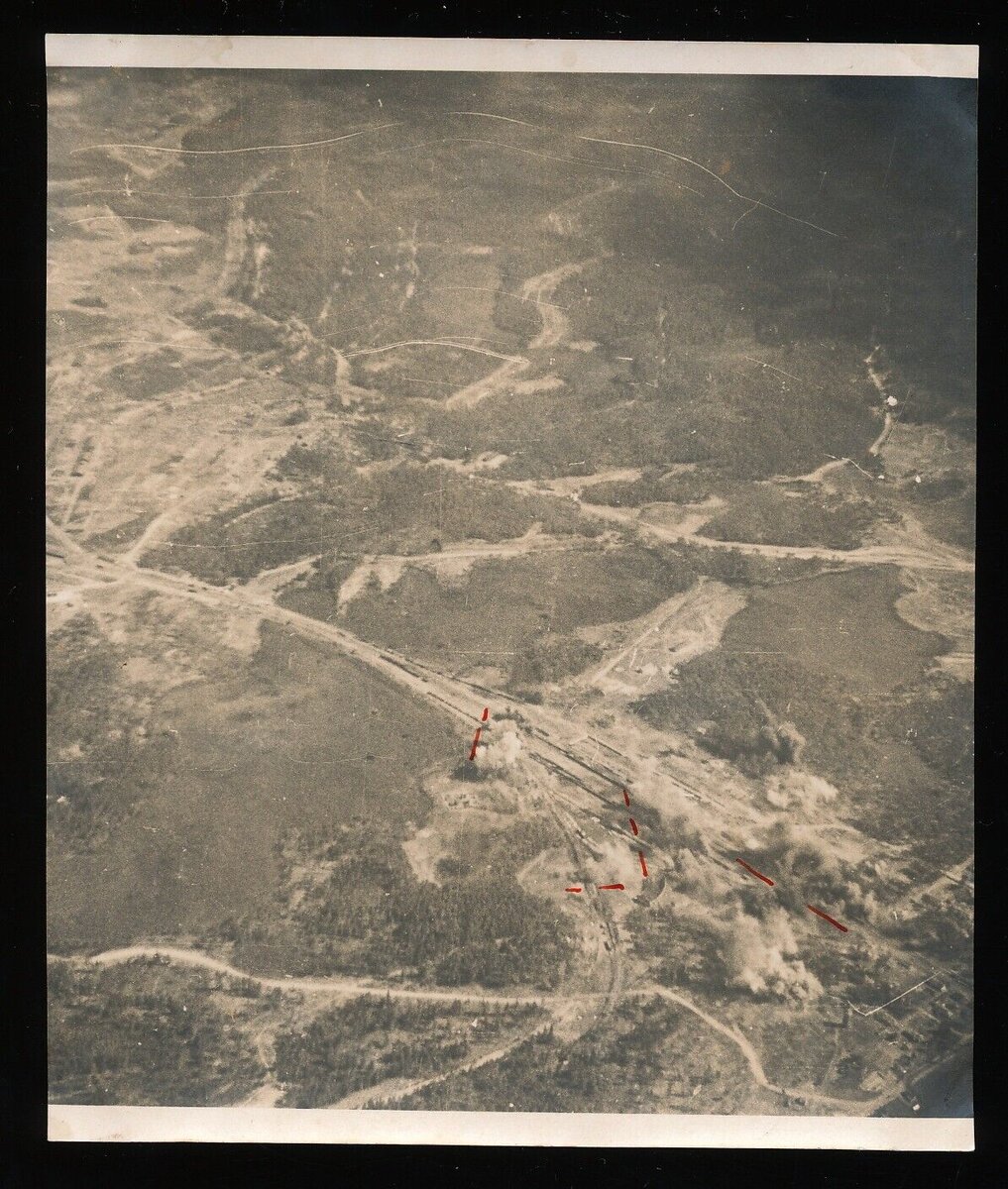 5 Foto aerea - attacco alla stazione di Toropjetz Russia - 1942.jpg
