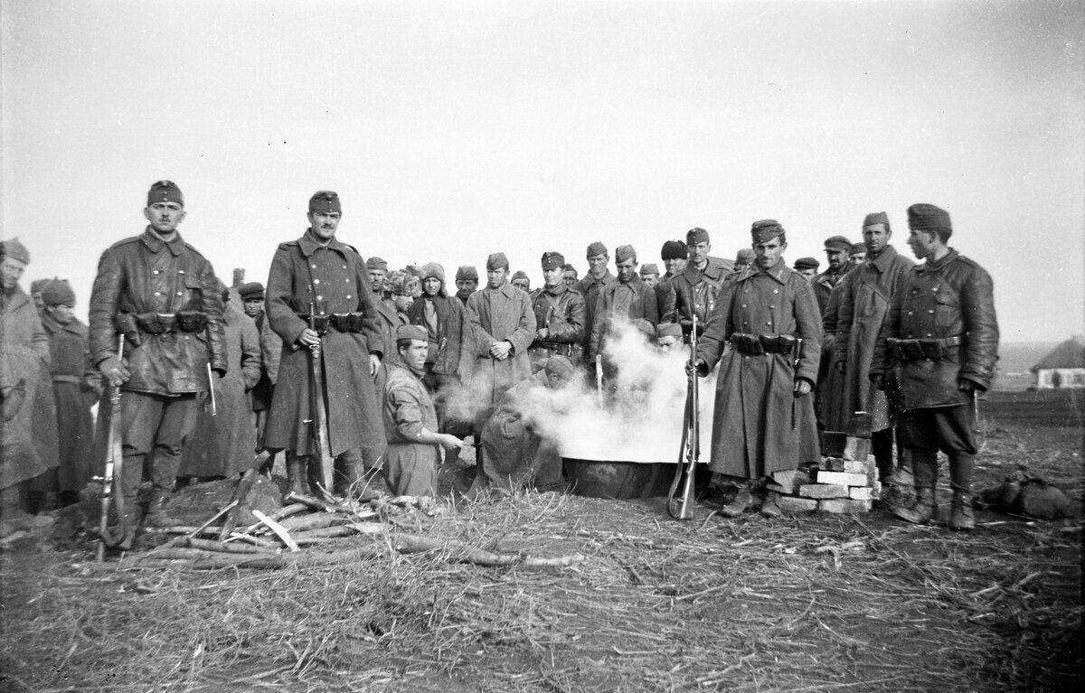 Лагерь венгерских военнопленных в с. Радовицы. Венгры в Острогожском районе. Радость венгров в 19040 годах. Венгерские военнопленные