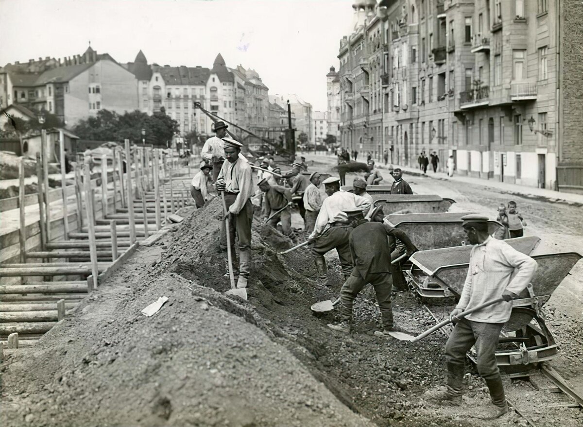 fortepan_256129.jpg