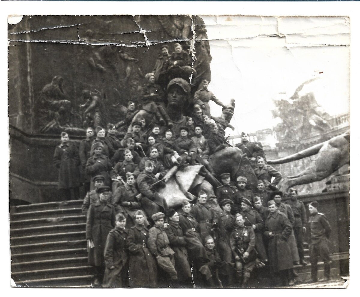 8 Здание Рейхстага. Берлин. Победа близко! Май, 1945 года..jpg