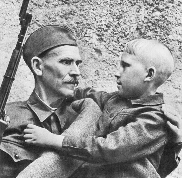 Фото солдат с ребенком великая отечественная война