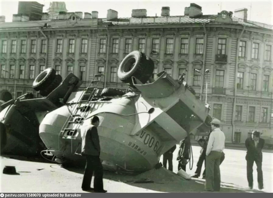 най_цементовоз_Л-град -набереж.Макарова_70е гг.jpg