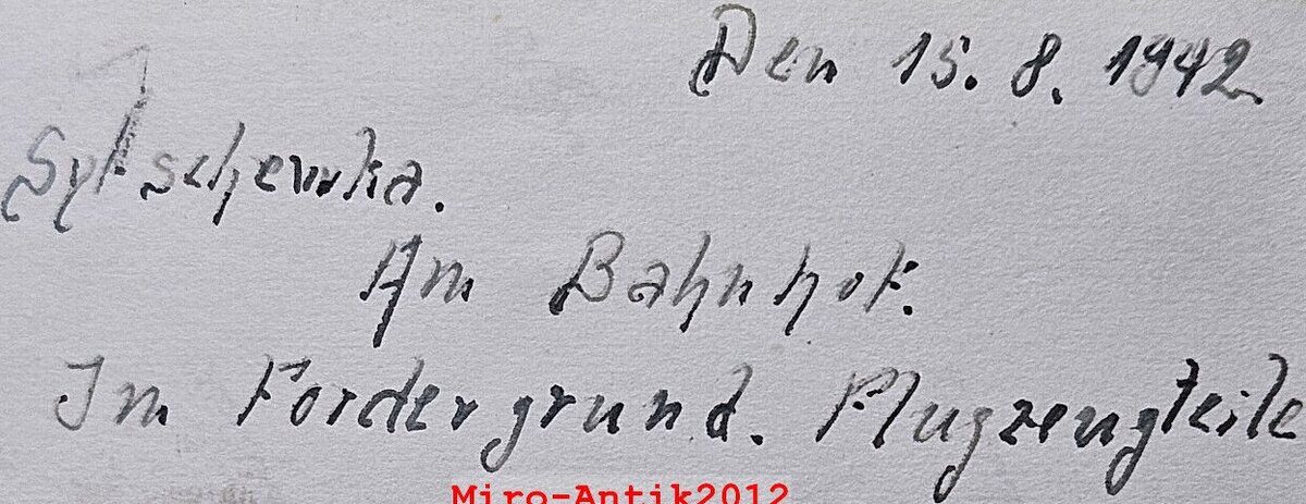 Bahnhof Sytschowka, zerstörter Zug mit Flugzeugteilen 1942.jpg