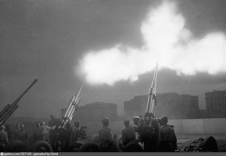 85 мм зенит_москва_набер. парка культ.-1943г.jpg