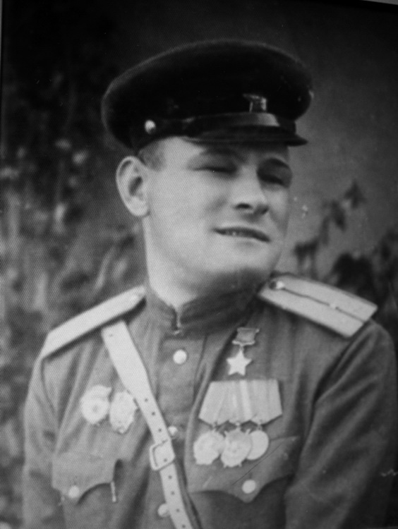 FF-51F19OT8.jpg