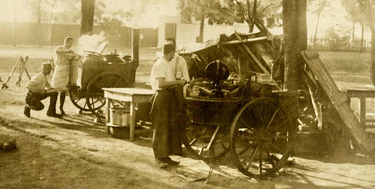 1919_-_Bucatarie_de_campanie_-_Divizia_7_Infanterie_Budapesta.jpg