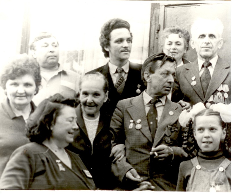 3633-ОФ. Алешков С.А. на встрече ЮЗР с Рябовой). Курск, 1985г..jpg