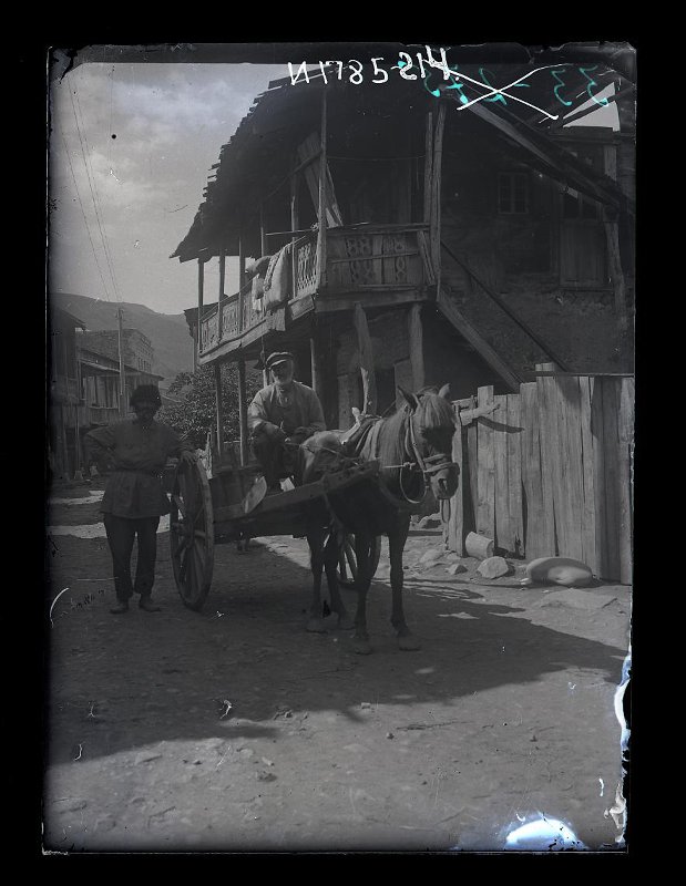 Грузия, Онский р-он, г. Они 1929 Извозчики.jpg