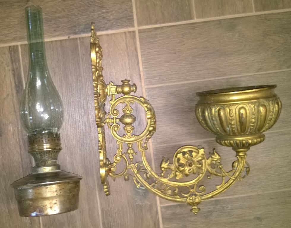 bra_s_kerosinovoj_lampoj_konec_19_veka_bronza_lite.jpg