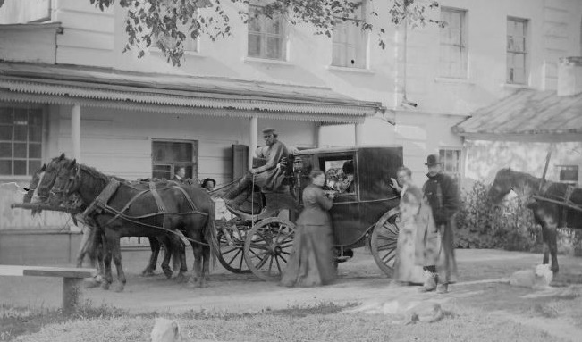 Отъезд Толстых А.Л. и О.К. из Ясной Поляны в Топтыково. 1900.jpg