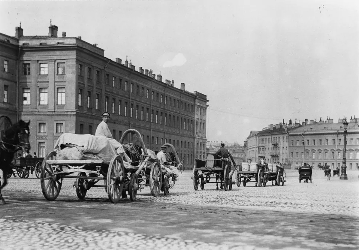 Извозчики на Дворцовой площади. 1911-1912 гг..jpg