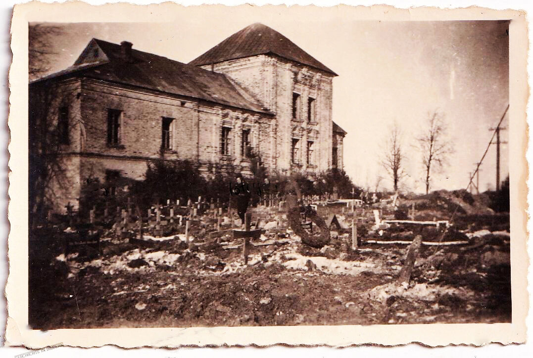 Wjasma dt. Soldaten Friedhof Schloß 1942.jpg