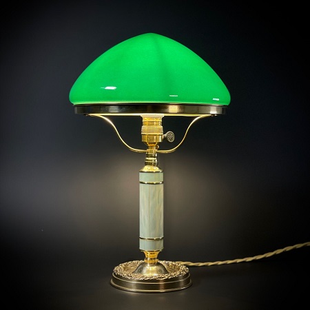 dbc0c1f83f80ae16f5200b1313ta--vintazh-kabinetnaya-vintazhnaya-nastolnaya-lampa-s-zelenym-pl.jpg