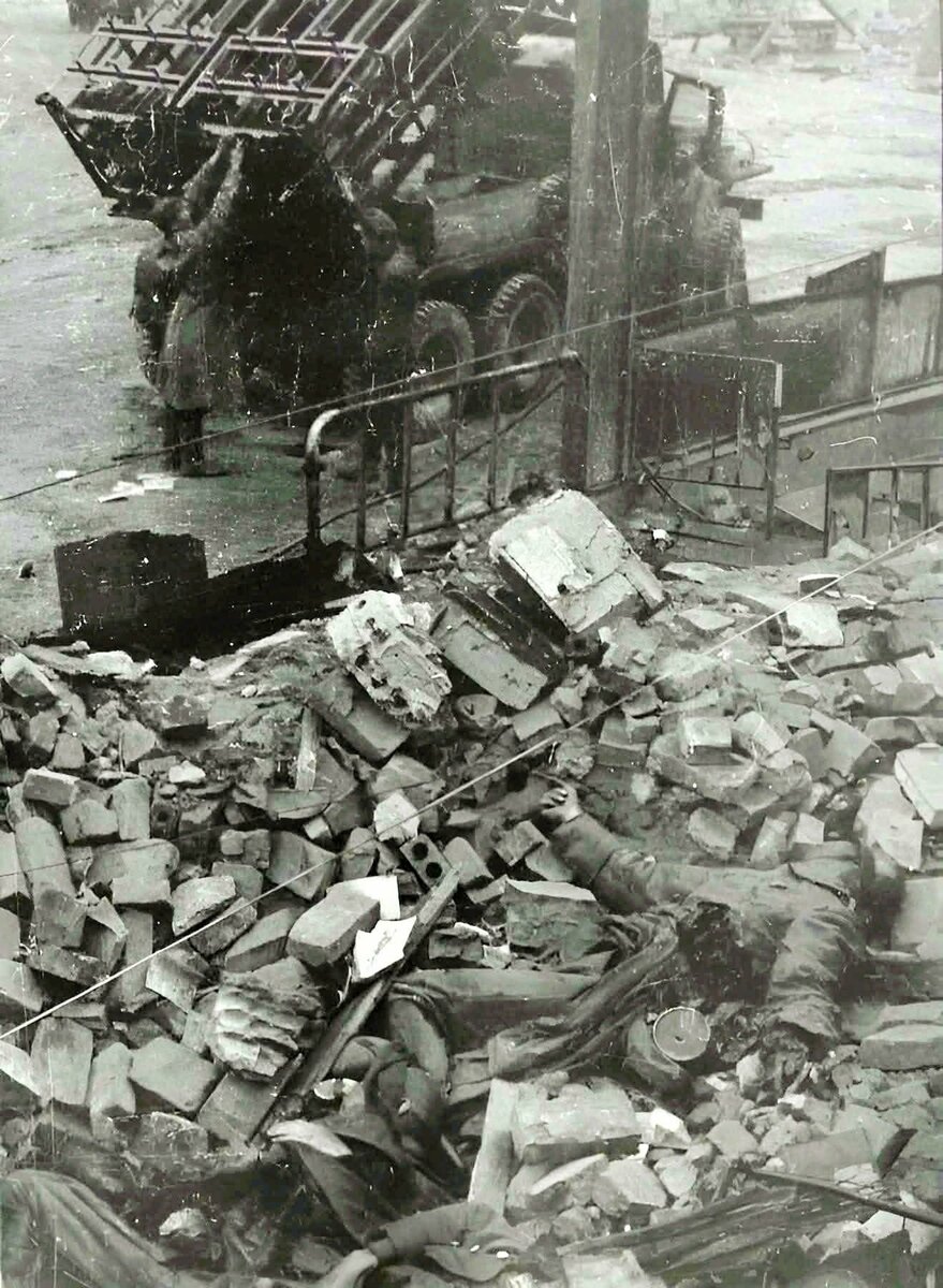 00-!Залп_БМ-31-12_Берлин.jpg