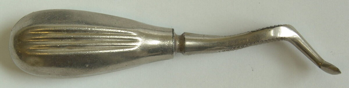 Instrument-zubovrachebnyj.Konets-XIX-v.Iz-fondov-GIM-YUU-1296x328.jpg