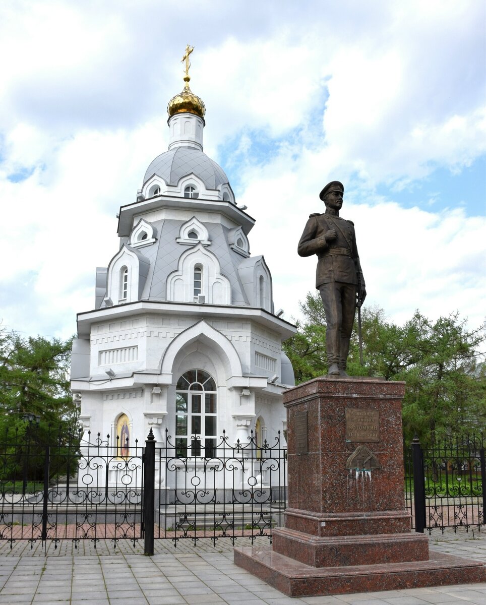 памятника русскому поэту первой половины ХХ века Александру Ефимовичу Котомкину-Савинскому.jpg