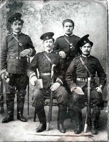 1911._Казаки_3-й_Донской_отдельной_казачьей_сотни,_Таганрог.jpg
