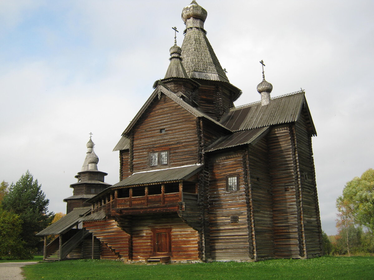 Wooden church. Деревянные церкви древней Руси. Деревянный храм храм Русь. Пятницкая Церковь 1666 г. в селе Шуерецкое. Древние деревянные церкви Руси.