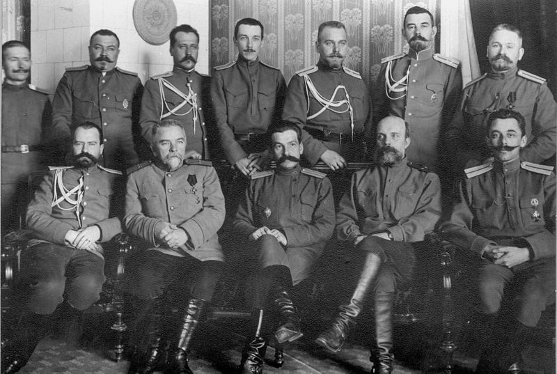 800px_Русские_офицеры_во_Львове.jpg