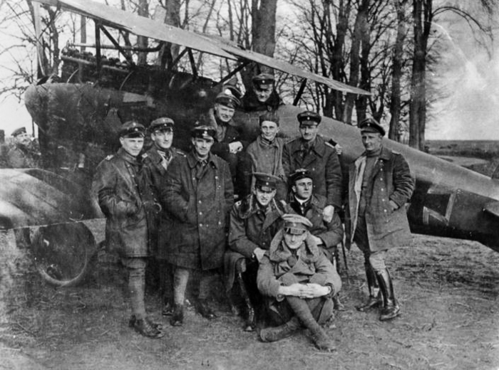 86336093_743664_Bundesarchiv_Bild_18320040430501_Jagdstaffel_11_Manfred_v__Richthofen.jpg
