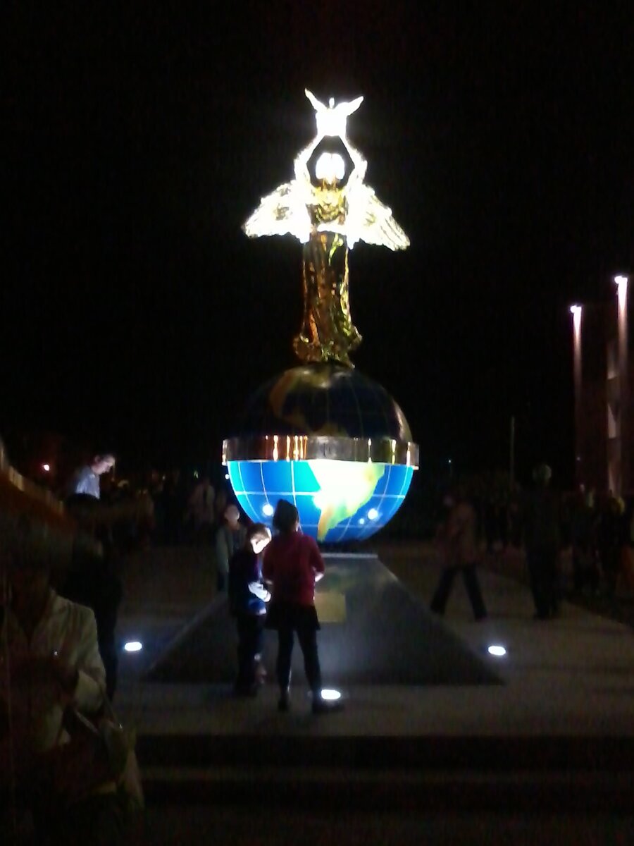 2014-09-13 памятник доверие .jpg