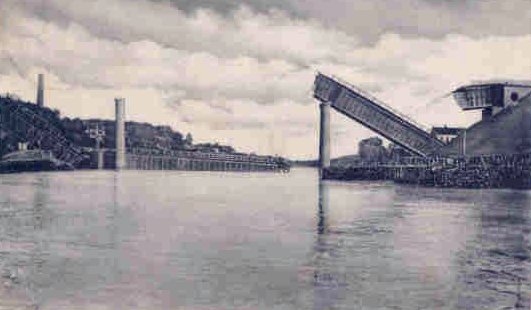 GrodnoDestroyedBridge2.jpg