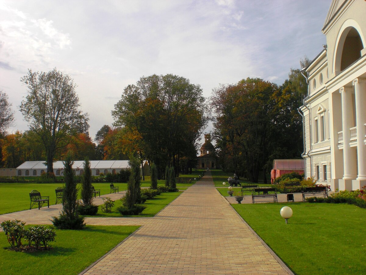 Герчики, главная аллея.JPG